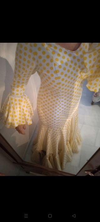 Traje Flamenca blanco con lunares amarillos