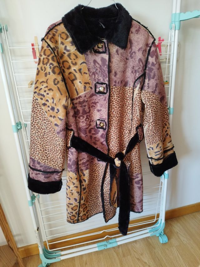 Abrigo animal print y pelo