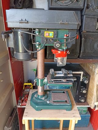 Taladro de columna con carro