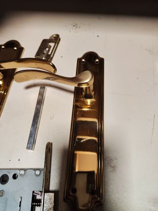 Manetas latón puerta