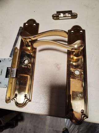 Manetas latón puerta
