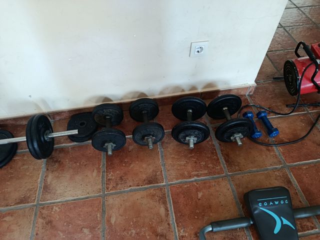 Banco press + mancuernas (102kg)