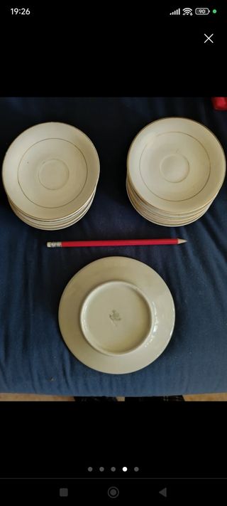 Dos tazas de Santa Clara y platillos