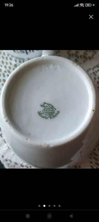 Dos tazas de Santa Clara y platillos