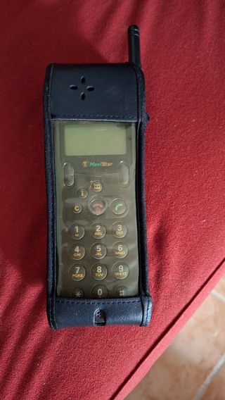 Teléfono móvil antiguo 