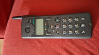 Teléfono móvil antiguo 