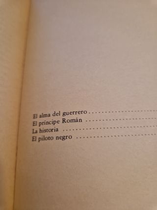 LOTE DE 4 LIBROS Los pequeños burgueses y otros