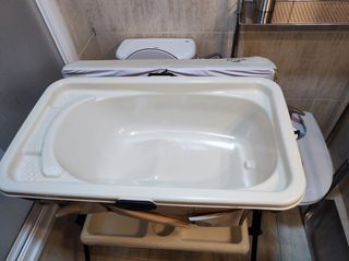 Bañera cambiador para bebé marca Jané.