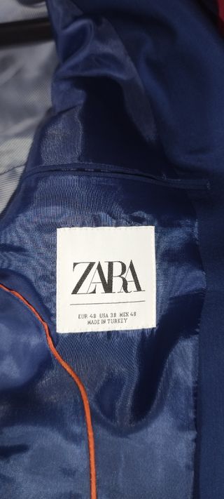 Traje azul marino de Zara