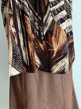 Conjunto falda y blusa marrón