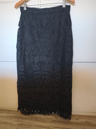 Falda negra guipour midi