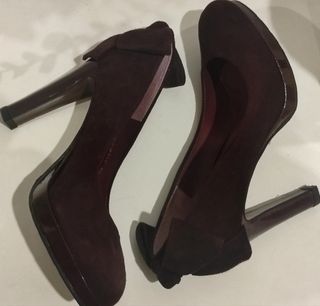 Zapatos tacón ante burdeos