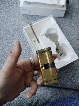 Cerradura puerta blindada