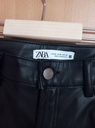 Pantalón negro de Zara. Nuevo 