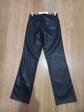 Pantalón negro de Zara. Nuevo 