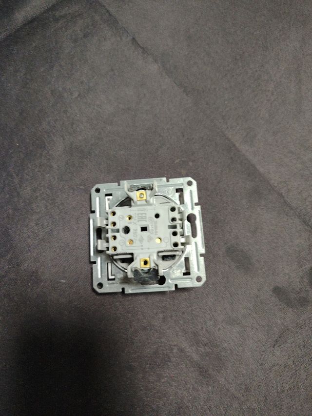 Interruptor eléctrico Simon 27