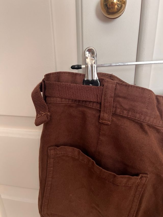 Pantalones cargo marrón stradivarius