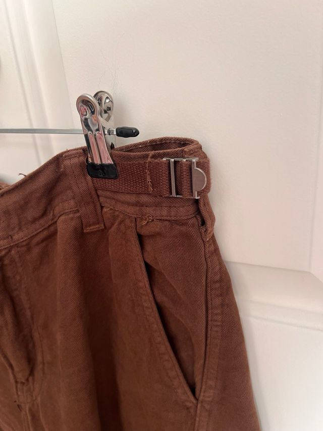 Pantalones cargo marrón stradivarius