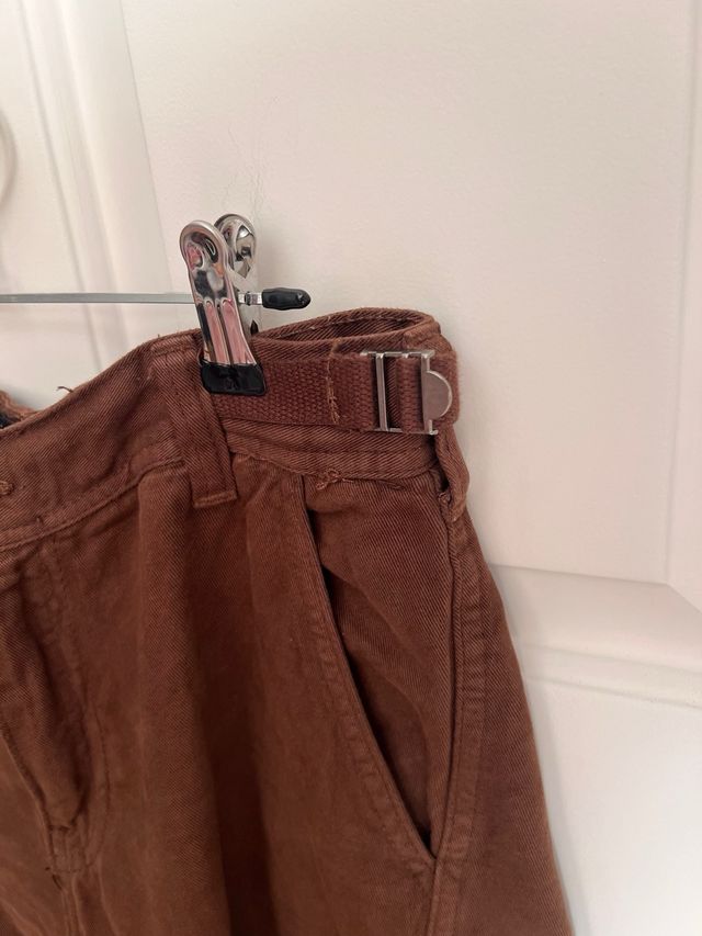 Pantalones cargo marrón stradivarius