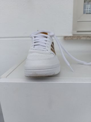 Tenis blancos con marrón Adidas