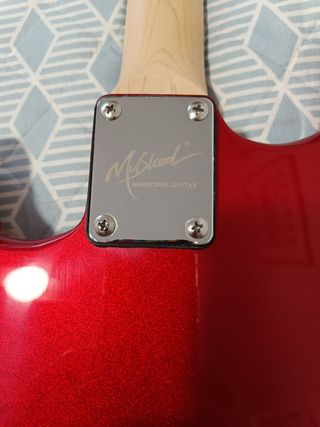 Guitarra eléctrica roja y blanca- Nueva