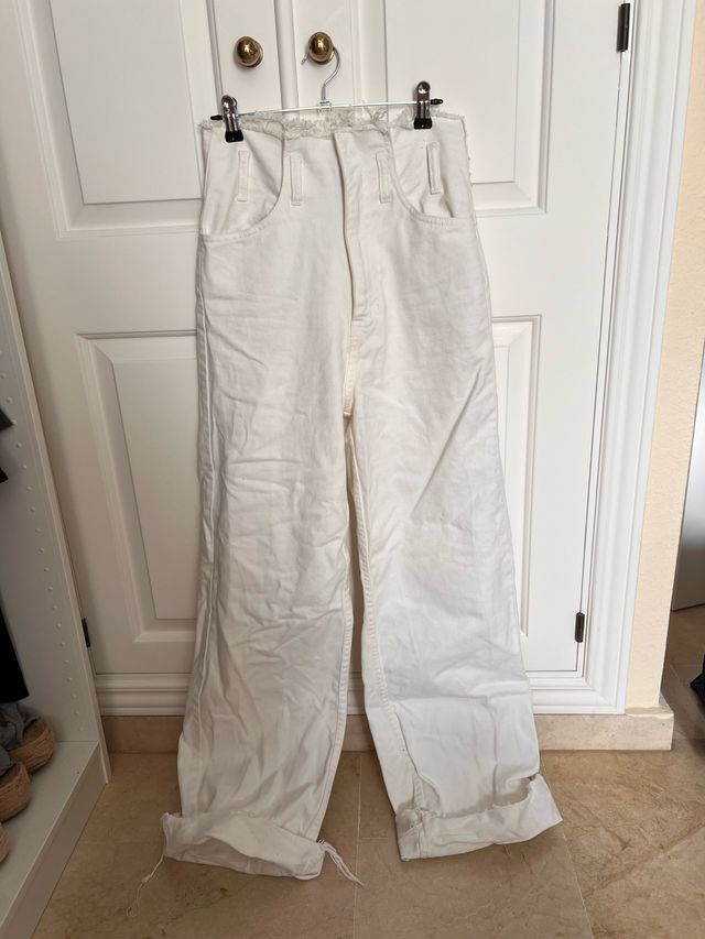 Vaqueros blancos Stradivarius tiro alto