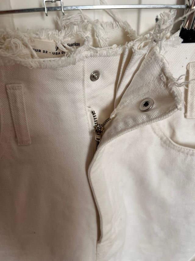 Vaqueros blancos Stradivarius tiro alto