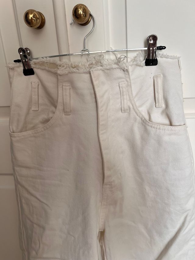 Vaqueros blancos Stradivarius tiro alto