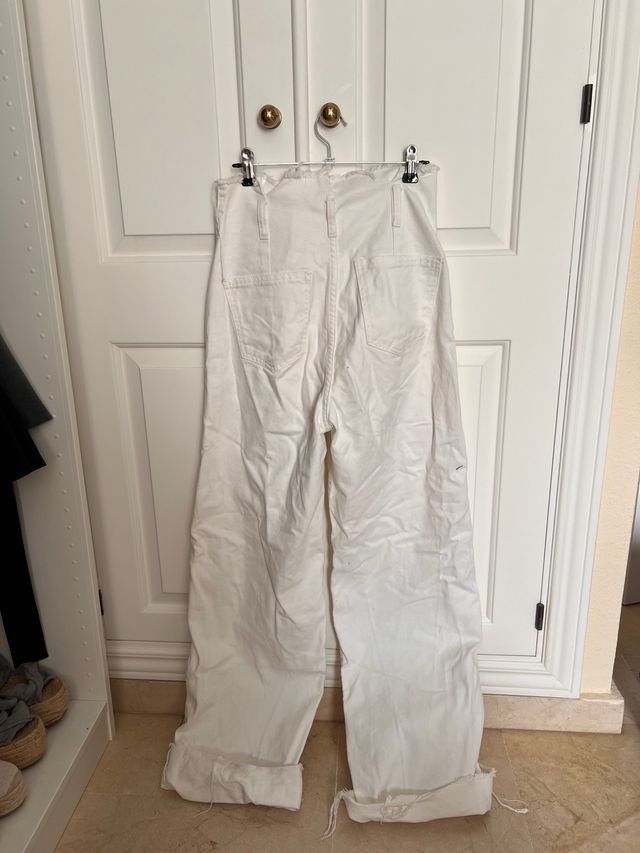 Vaqueros blancos Stradivarius tiro alto