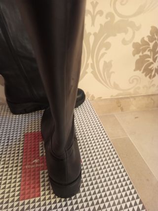 Botas altas de piel, negras,sin estrenar
