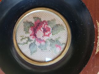 Cornicie rotonde legno - ricamo