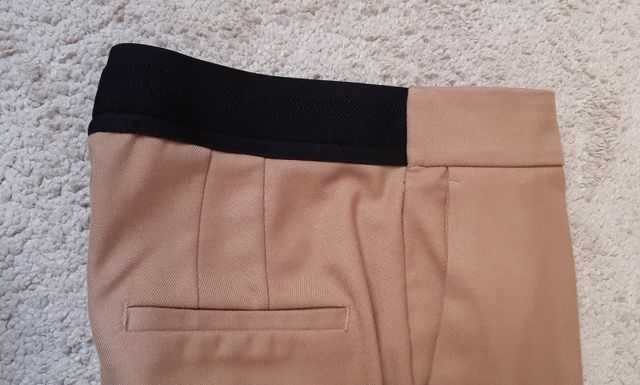 2 pantalones: beige negro