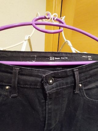 Levi's rectos negros mujer
