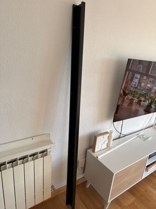 Estante negro madera 185cm - cuadros