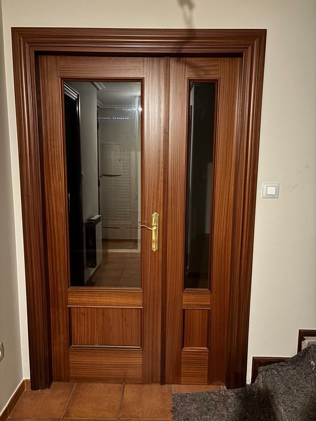 Puerta interior con vidrio y fijo con vidrio