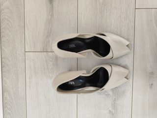 Zapatos tacón Zara SS 2025