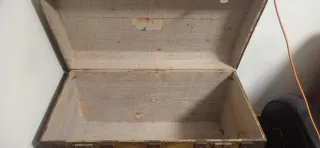 Baúl antiguo de madera y metal. Restaurar.