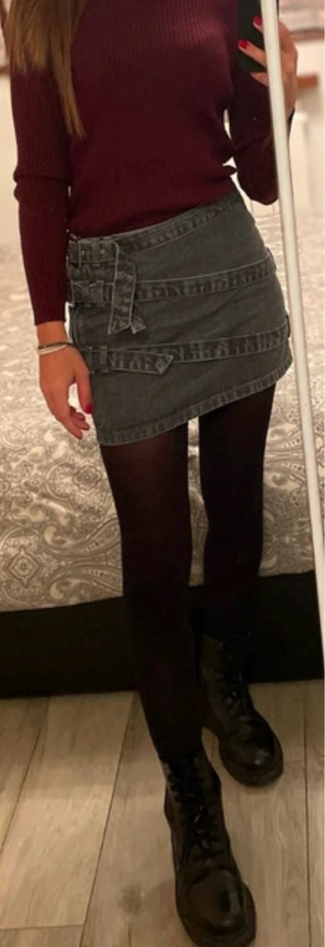Gonna corta grigia con fibbie