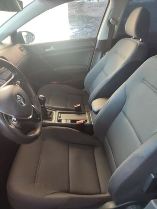 Volkswagen Golf Advance