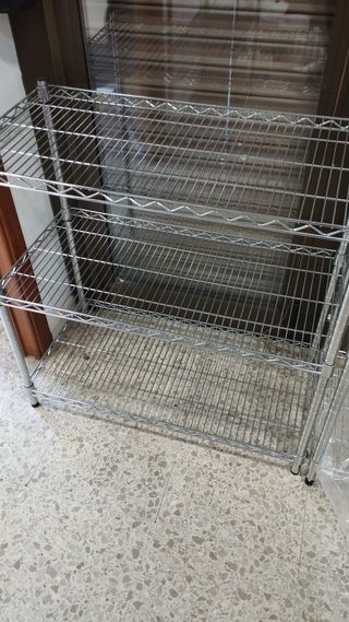 2 estanterías de acero de 3 baldas