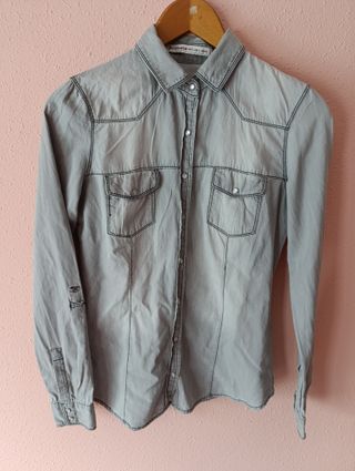 Camisa gris clarita Stradivarius