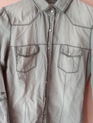 Camisa gris clarita Stradivarius