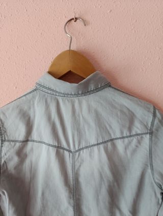 Camisa gris clarita Stradivarius