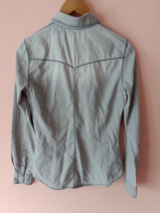 Camisa gris clarita Stradivarius