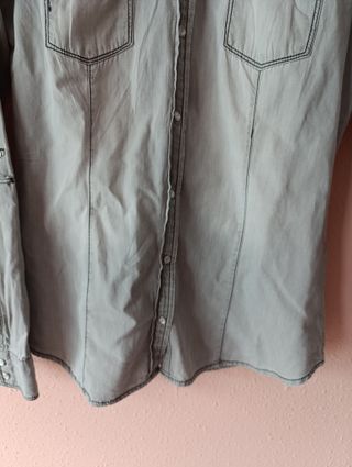 Camisa gris clarita Stradivarius