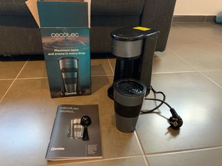 Cafetera goteo con taza termo