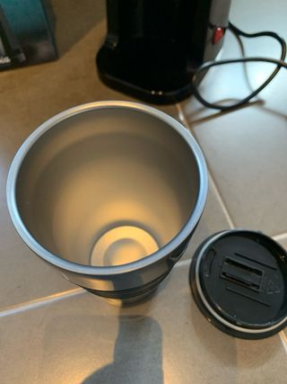 Cafetera goteo con taza termo