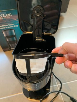 Cafetera goteo con taza termo