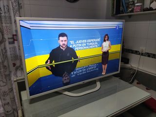 TV LG 47" Smart TV blanca