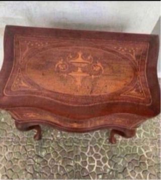 Mesa costurera antigua de madera